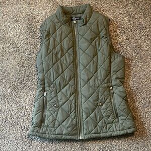 Dark green Fuinloth vest